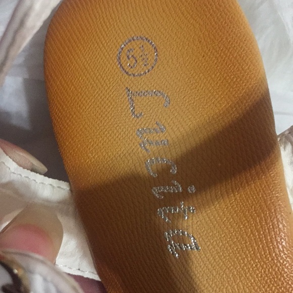 White sandals - Picture 2 of 3